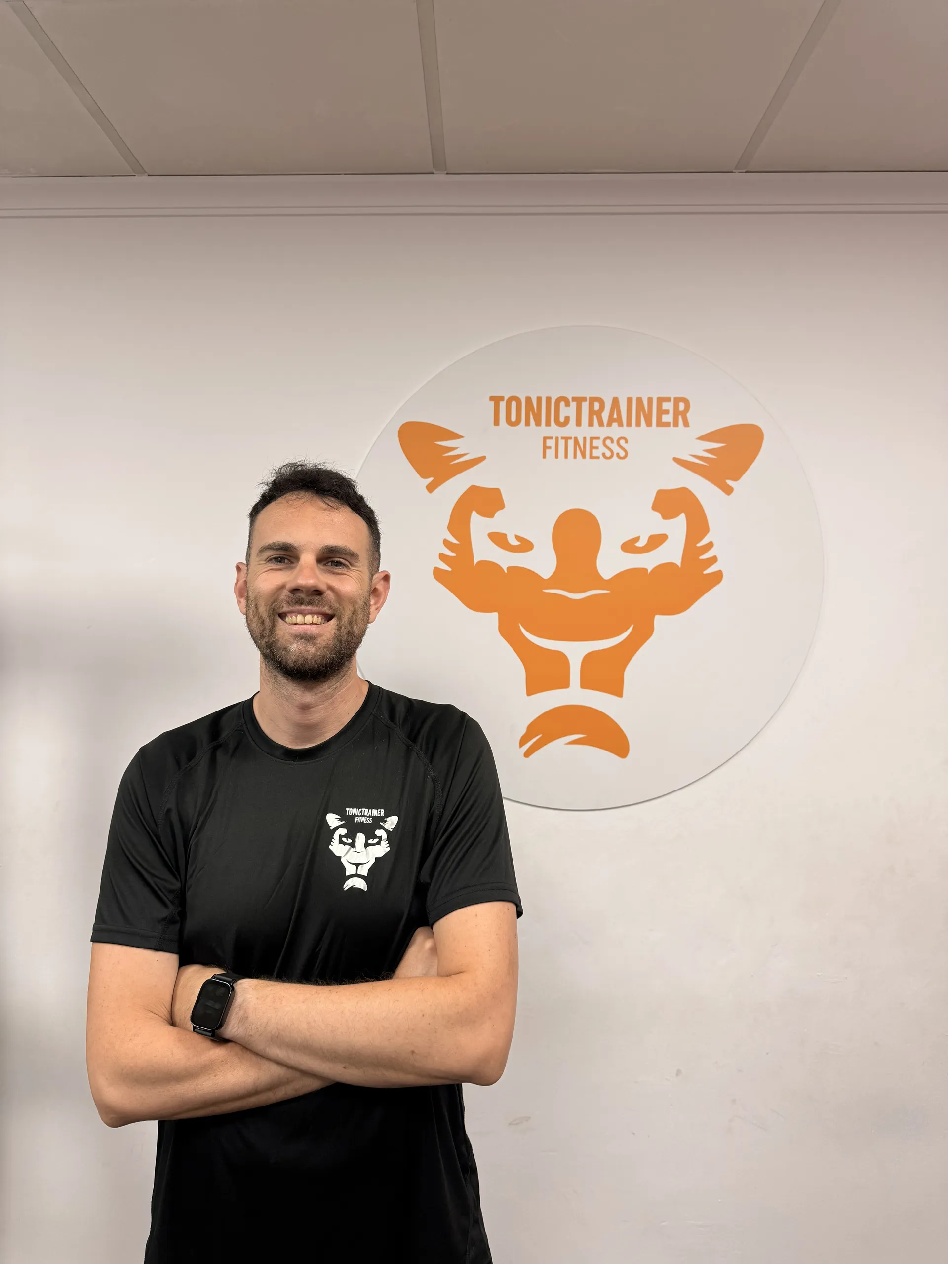 Toni dirigiendo una sesión de entrenamiento personal